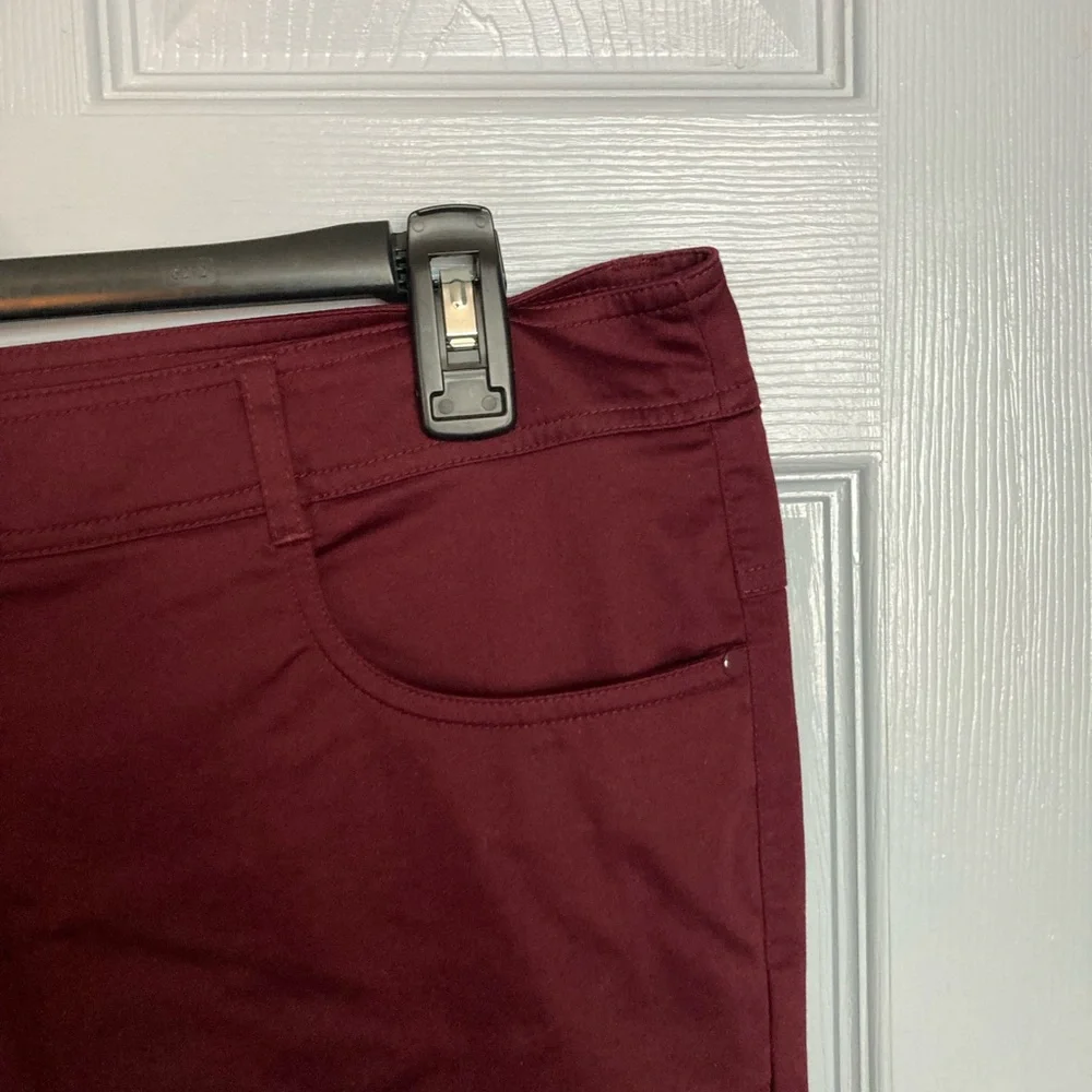 H & M women’s slim leg, red pants size 10 - Picture 3 of 10